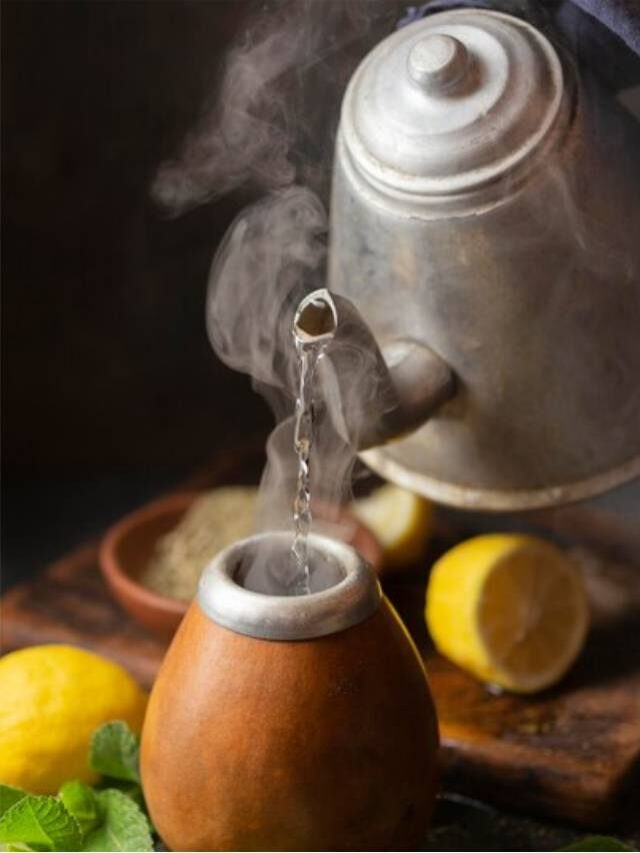 Hot Water With Elaichi